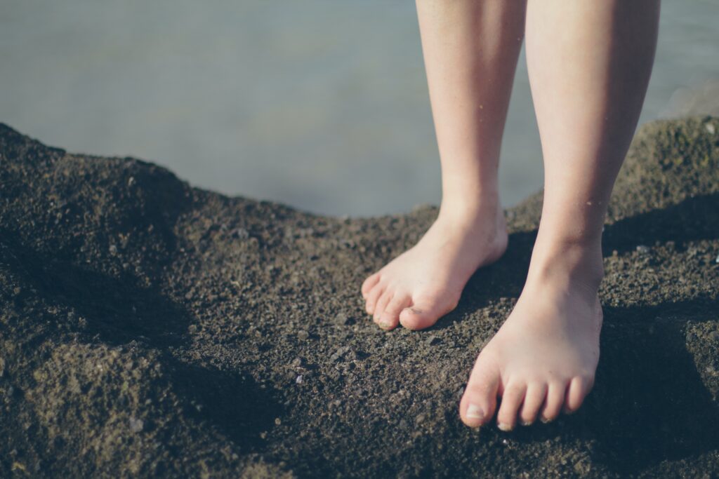 leg, rock, feet, foot, HD ocean wallpapers, people images & pictures, beach images & pictures, shore, HD grey wallpapers, clothing, shoe, footwear